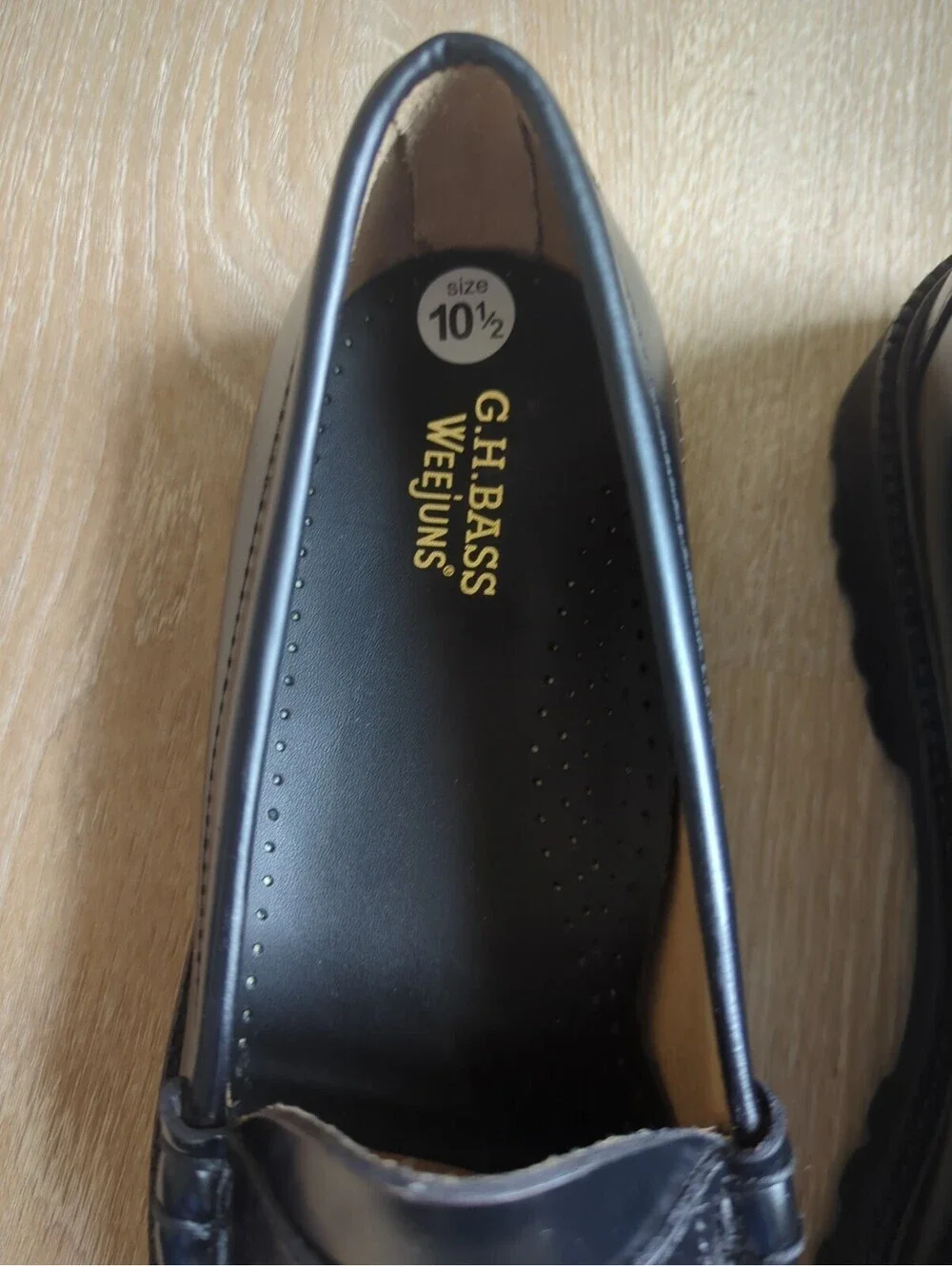 GH Bass Weejuns Larson Black Polished Leather Penny Loafers Shoes Mens 10.5